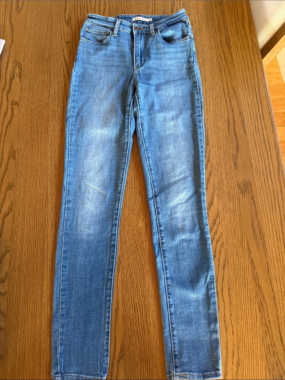 Levi's Women's 721 High Rise Skinny Medium Wash Blue Skinny Jeans